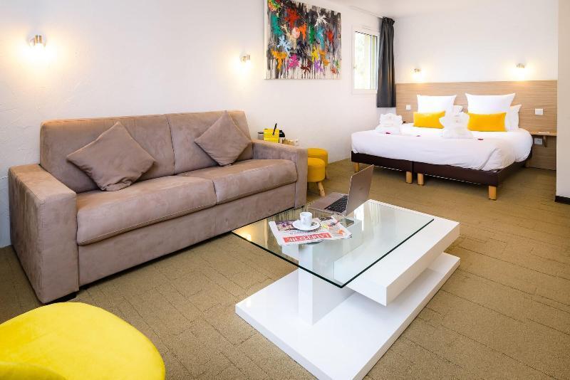 Logis Restaurant Le Clos Fleuri Hotel 3*